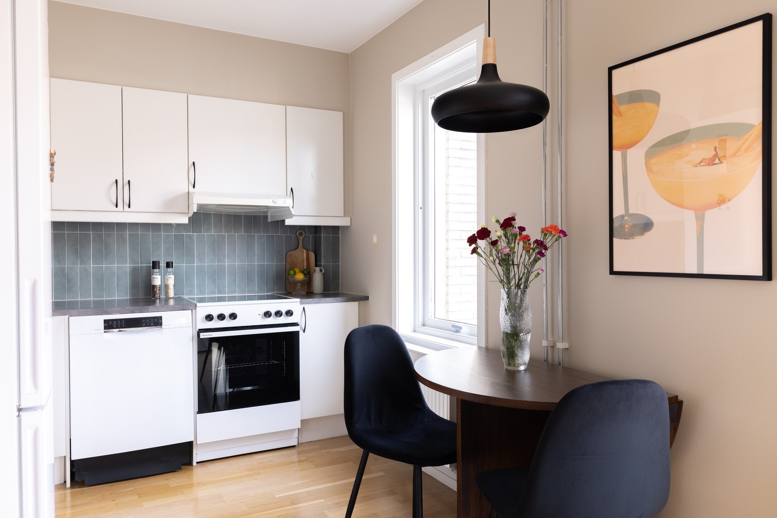 - Plass til et lite, hyggelig frokostbord - Galleribilde