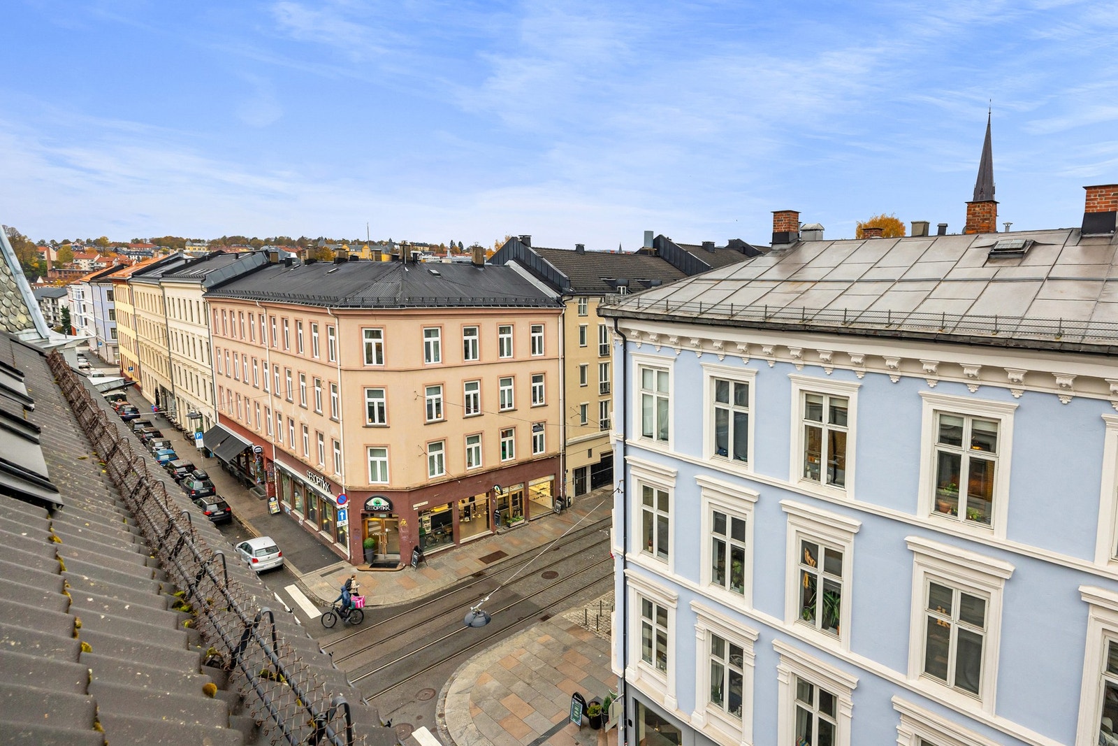 Attraktiv beliggenhet på Grünerløkka med kort vei til Oslo sentrum. Samtidig ligger du skjermet på toppen av bygget! Galleribilde