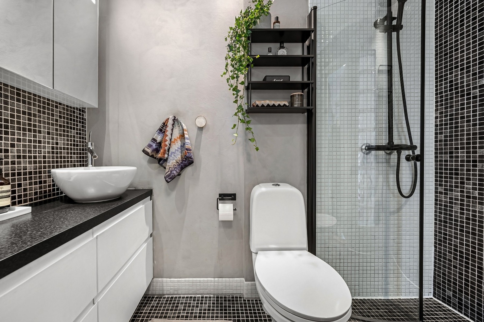 Flislagt bad med varmekabler i gulv. Galleribilde