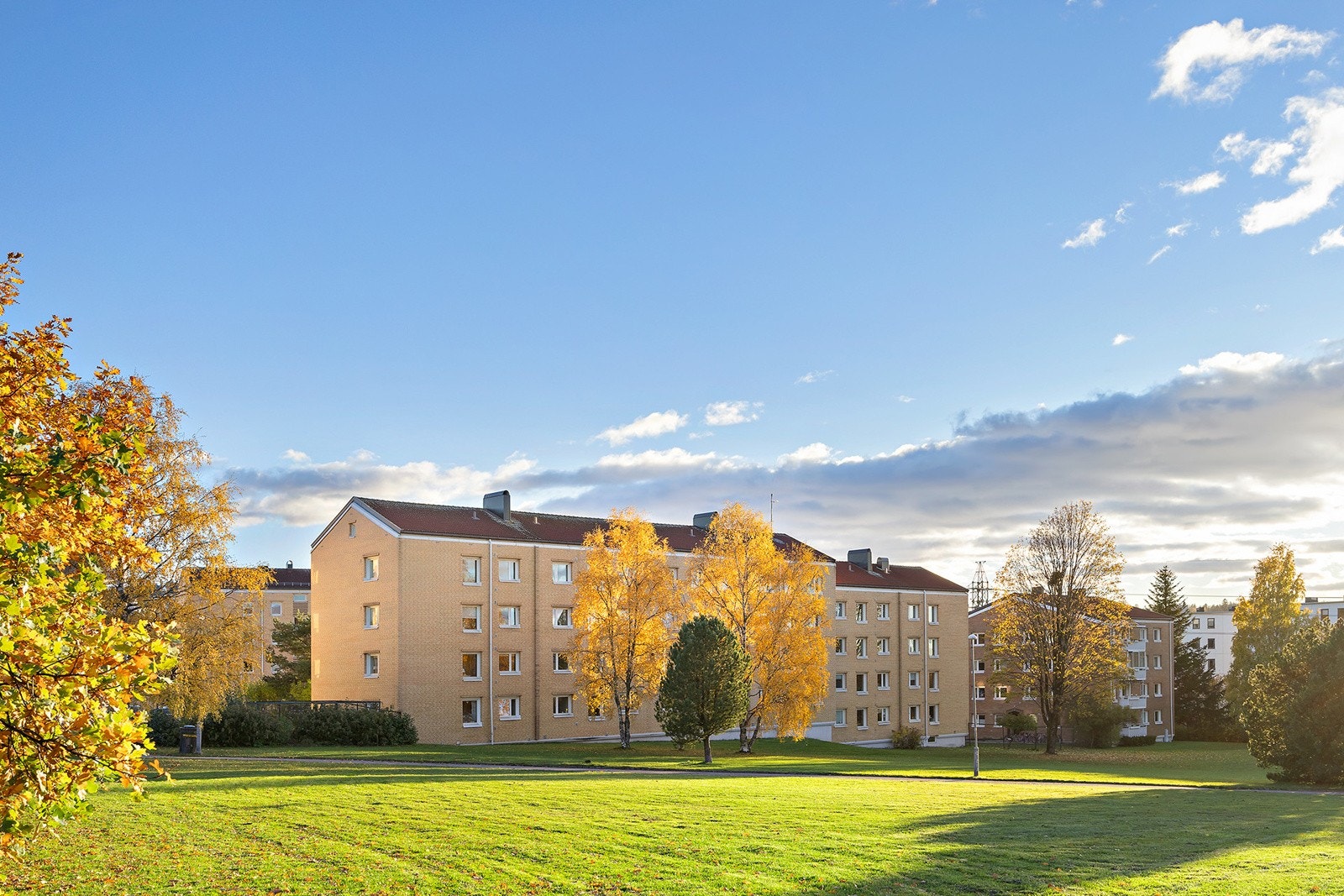 Her bor du med kort avstand til sentrum fra fine grøntområder! Galleribilde