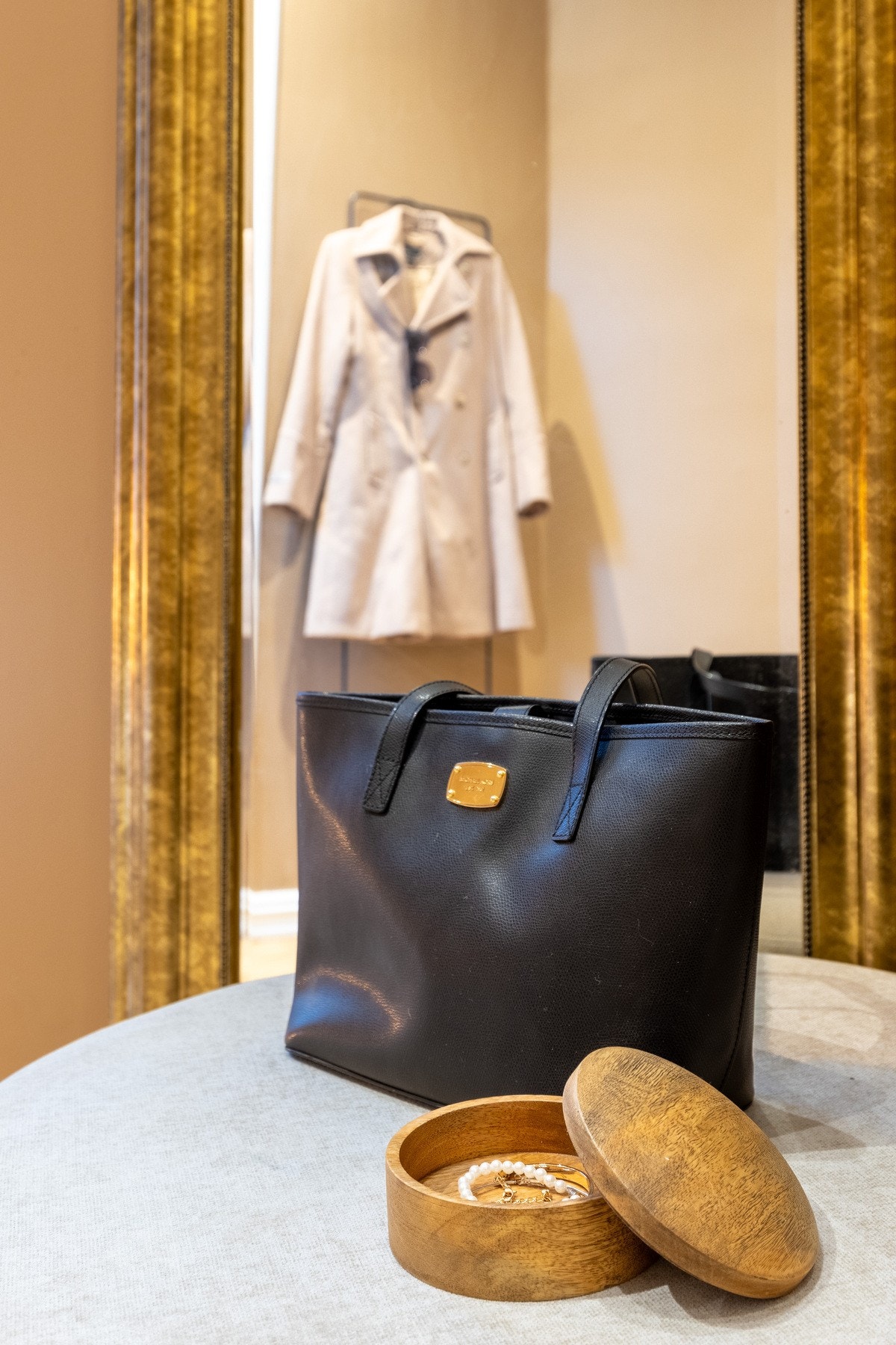 Vegger er malt i en sjarmerende og varm fargetone Galleribilde