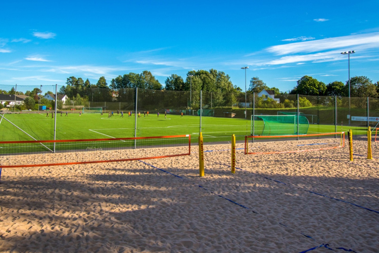 For den aktive familien er ofte trening og turneringer en del av hverdagen. Idrettslaget Flint (Flint Tønsberg IL) har et stort, moderne anlegg på Slagen. Galleribilde