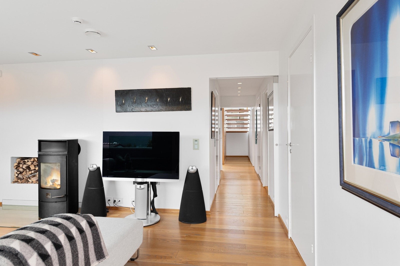 Fra stue i underetasjen til gang/trapperom Galleribilde