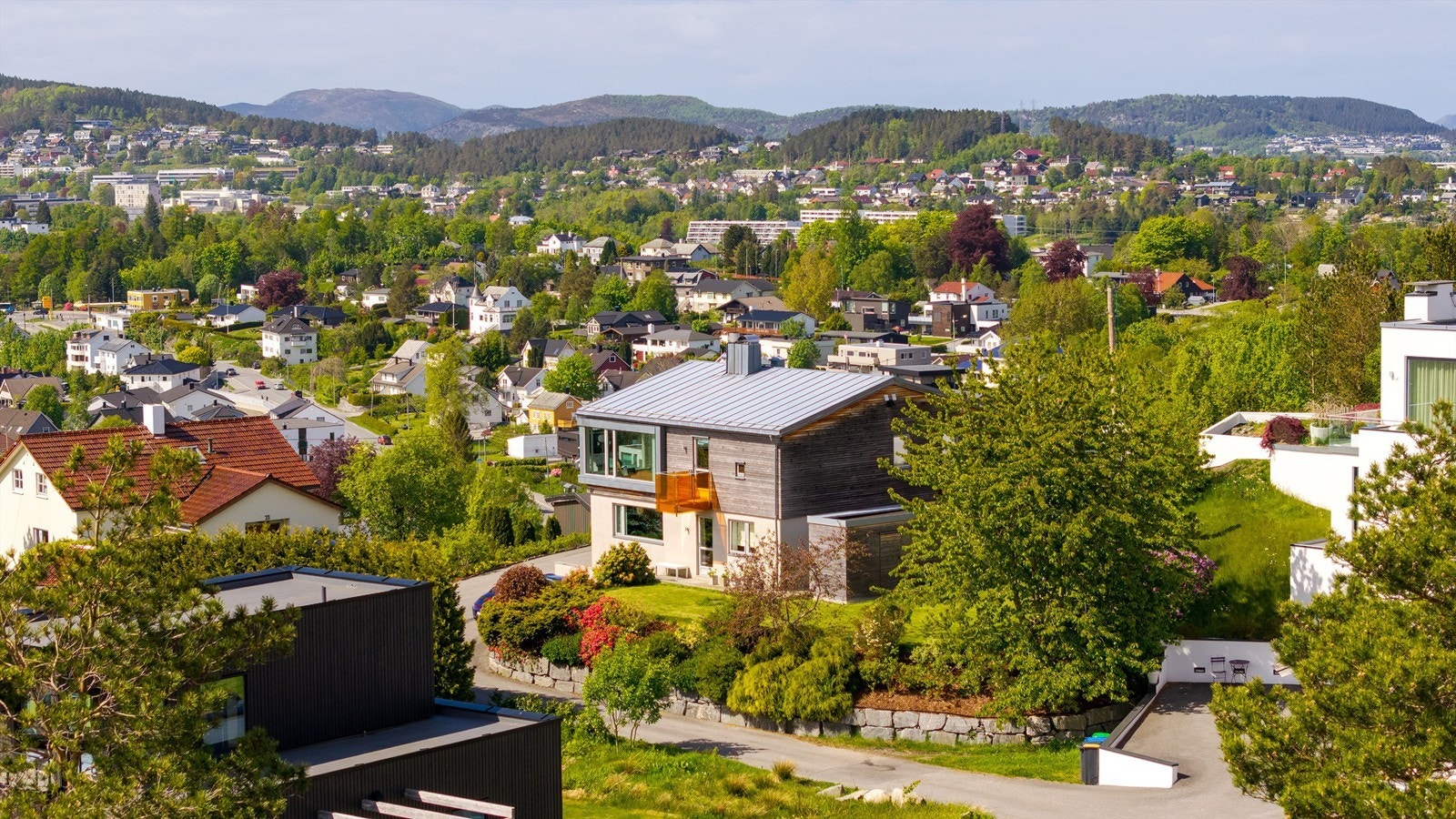 Dronebilde tatt fra sydøst mot nordvest Galleribilde