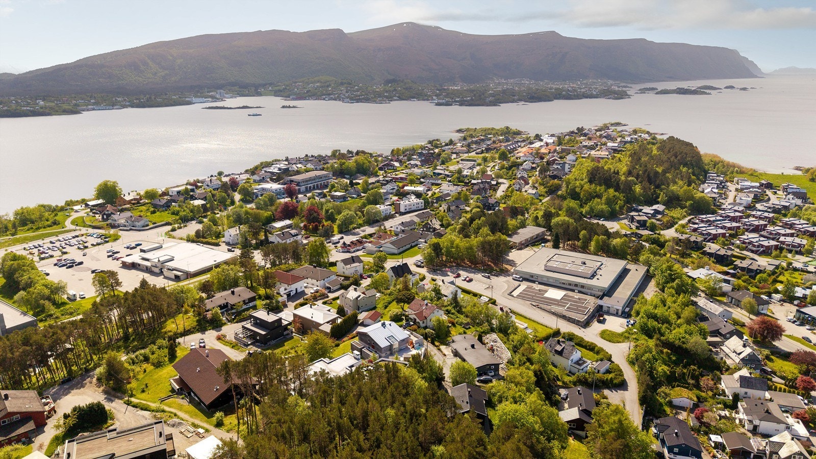 Dronebilde tatt fra nordøst mot sydvest Galleribilde