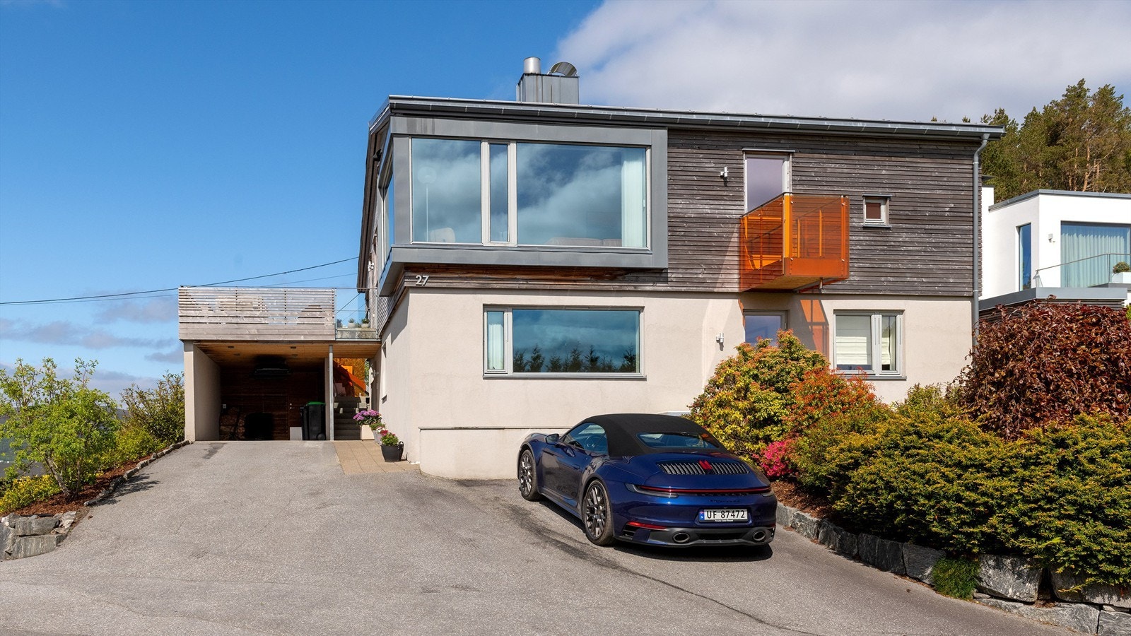 Asfaltert adkomst og gode parkeringsmuligheter Galleribilde