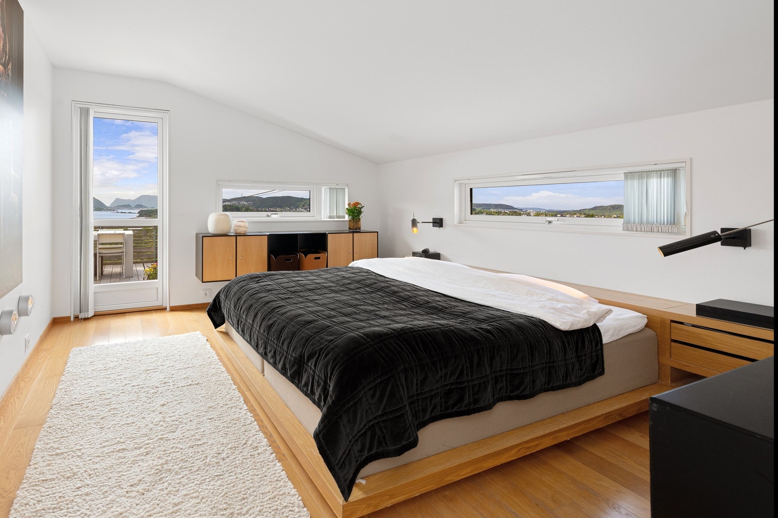 Hovedsoverom med utgang til terrasse Galleribilde