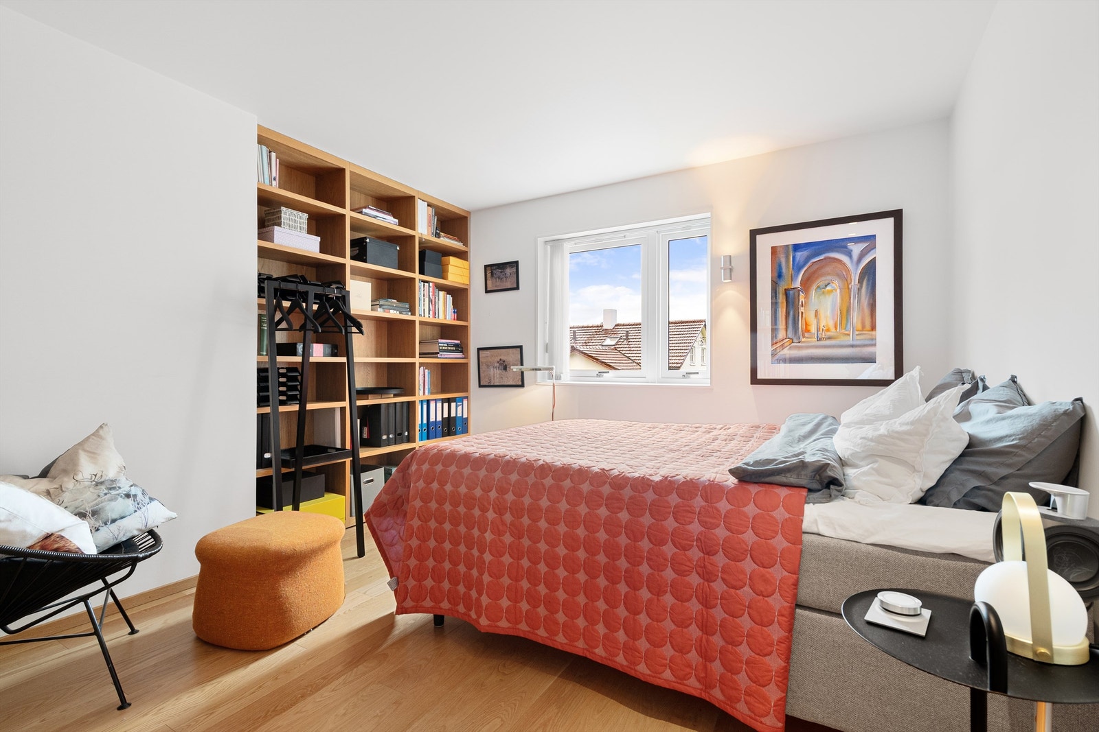 Romslig soverom i underetasjen Galleribilde