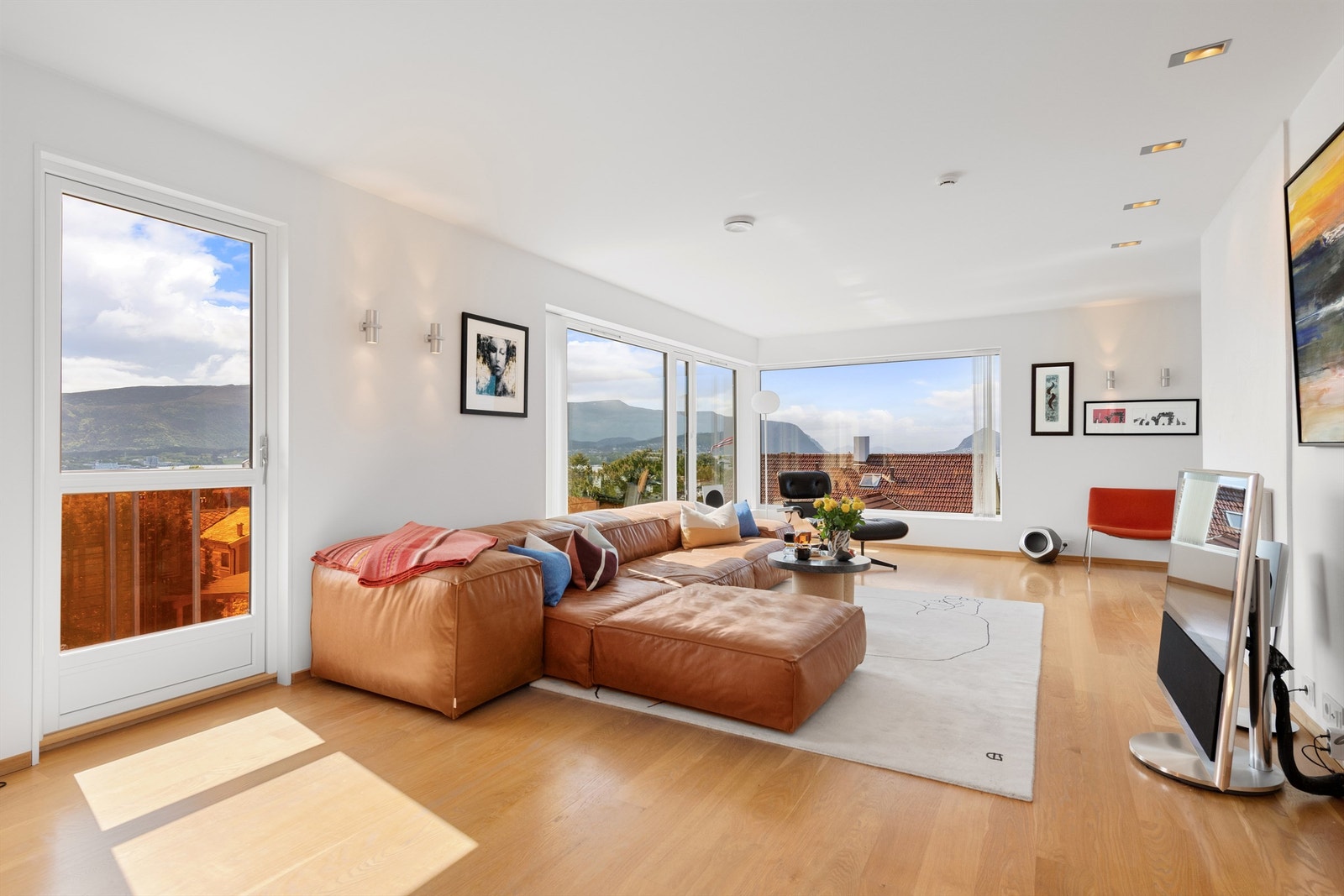 Utgang fra stue til balkong mot syd Galleribilde