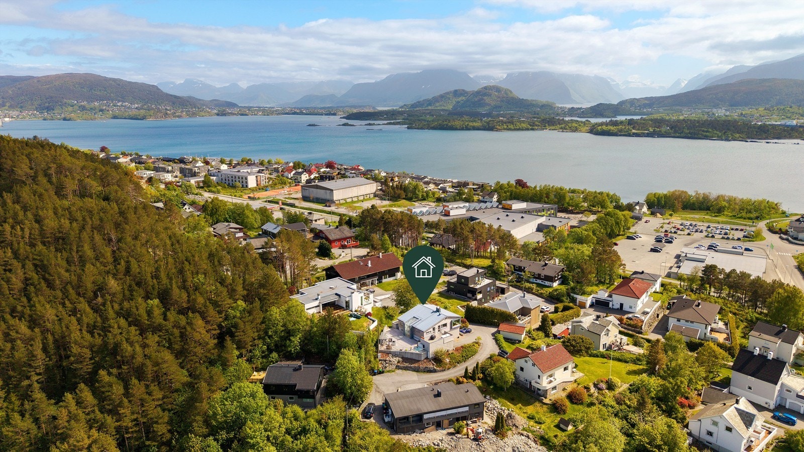 Dronebilde tatt fra nordvest mot sydøst Galleribilde