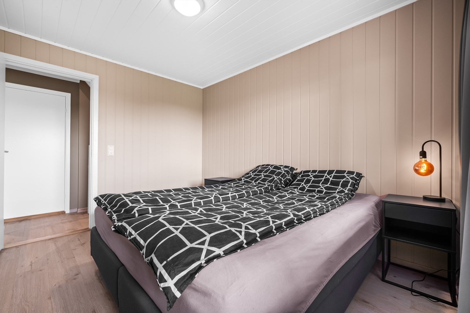 Soverommene er 3,6 x 2,7 meter og har god plass til dobbeltseng. Galleribilde