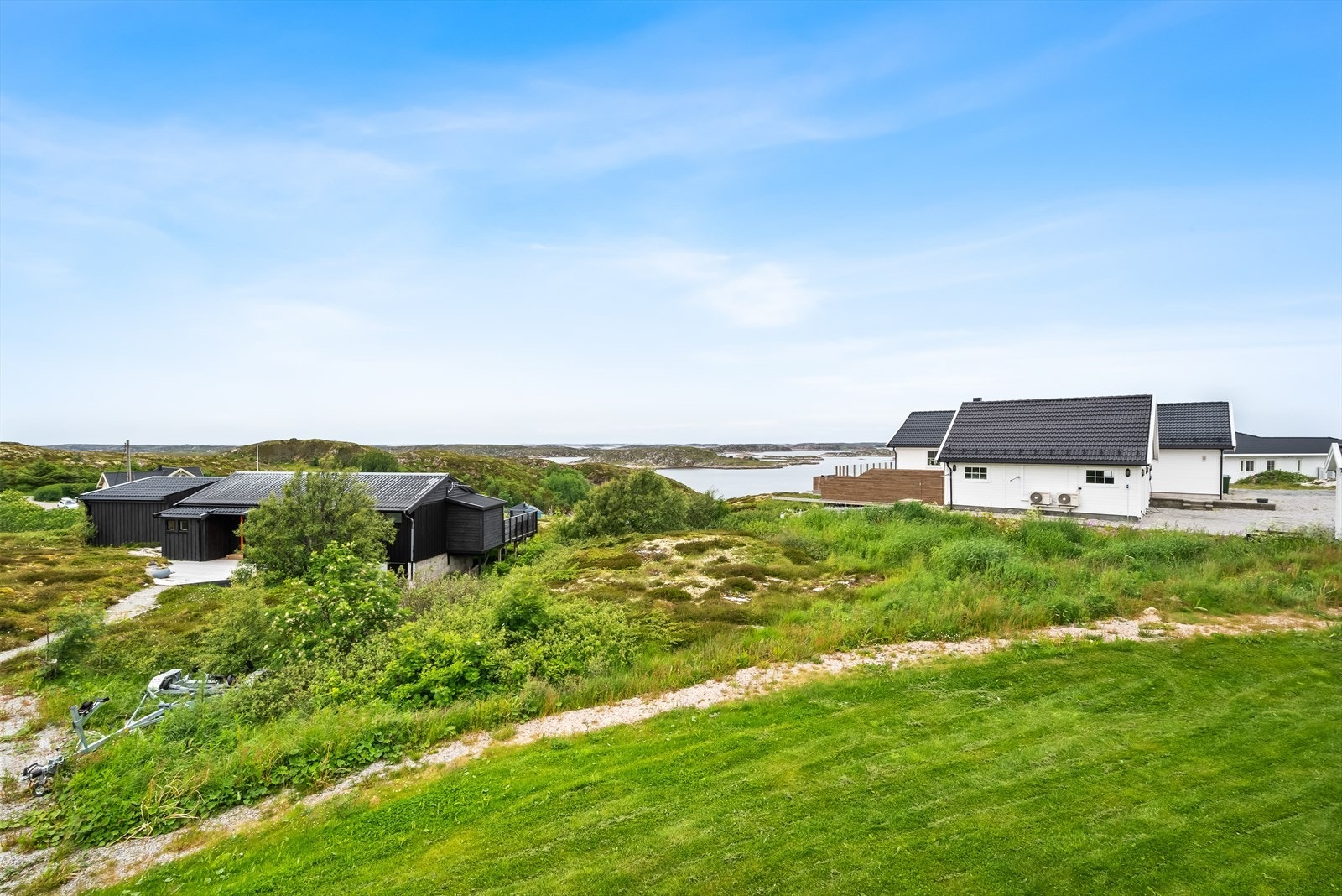 Fra boligen har man sjøutsikt. Galleribilde