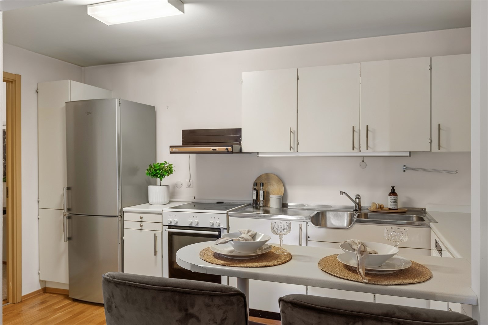 Kjøkken med gode arbeidssoner. Galleribilde