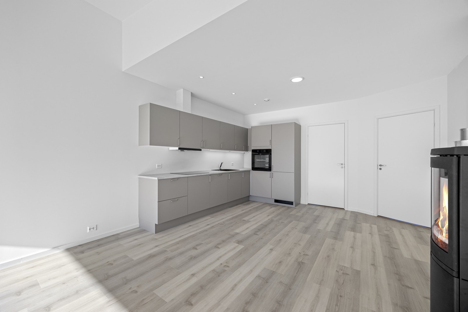 Kjøkken fra HTH med integrerte hvitevarer. Galleribilde