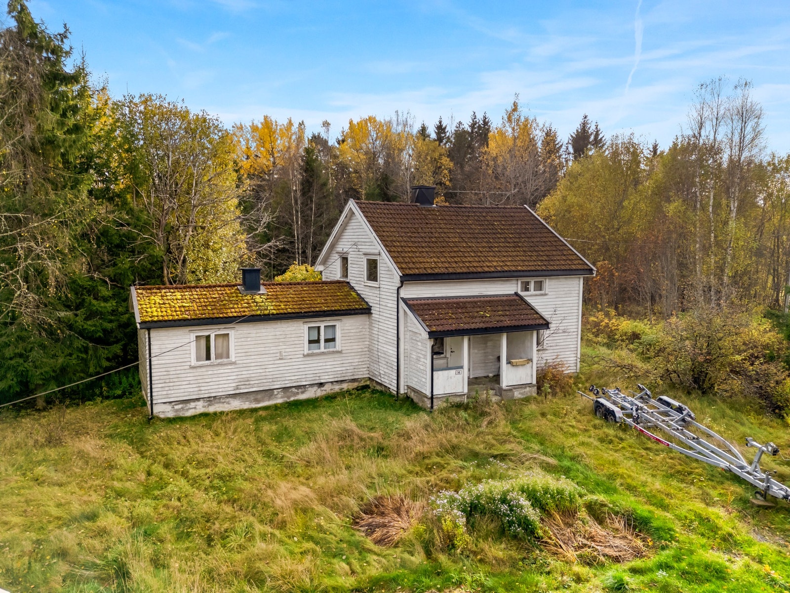 Eldre rivningsklar bygningsmasse. Galleribilde