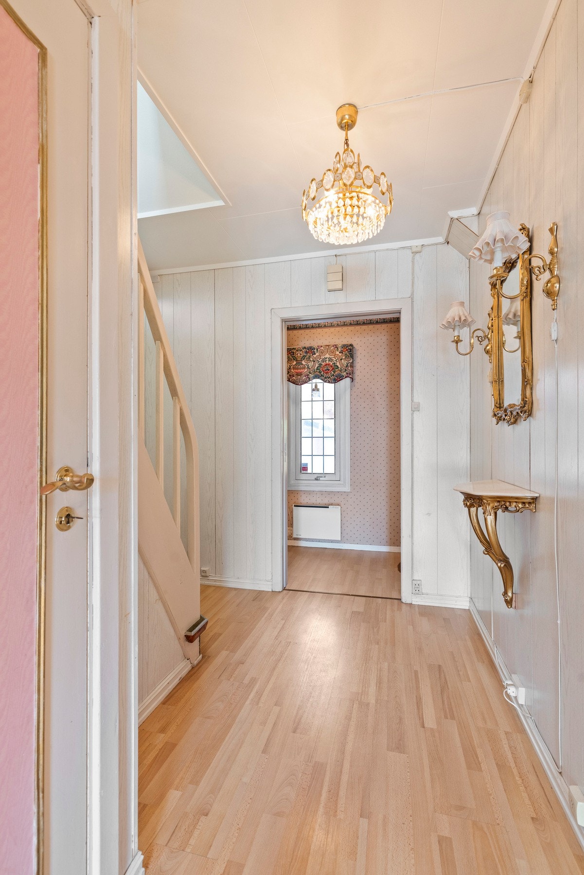 Trapperom med muligheter for oppbevaring Galleribilde