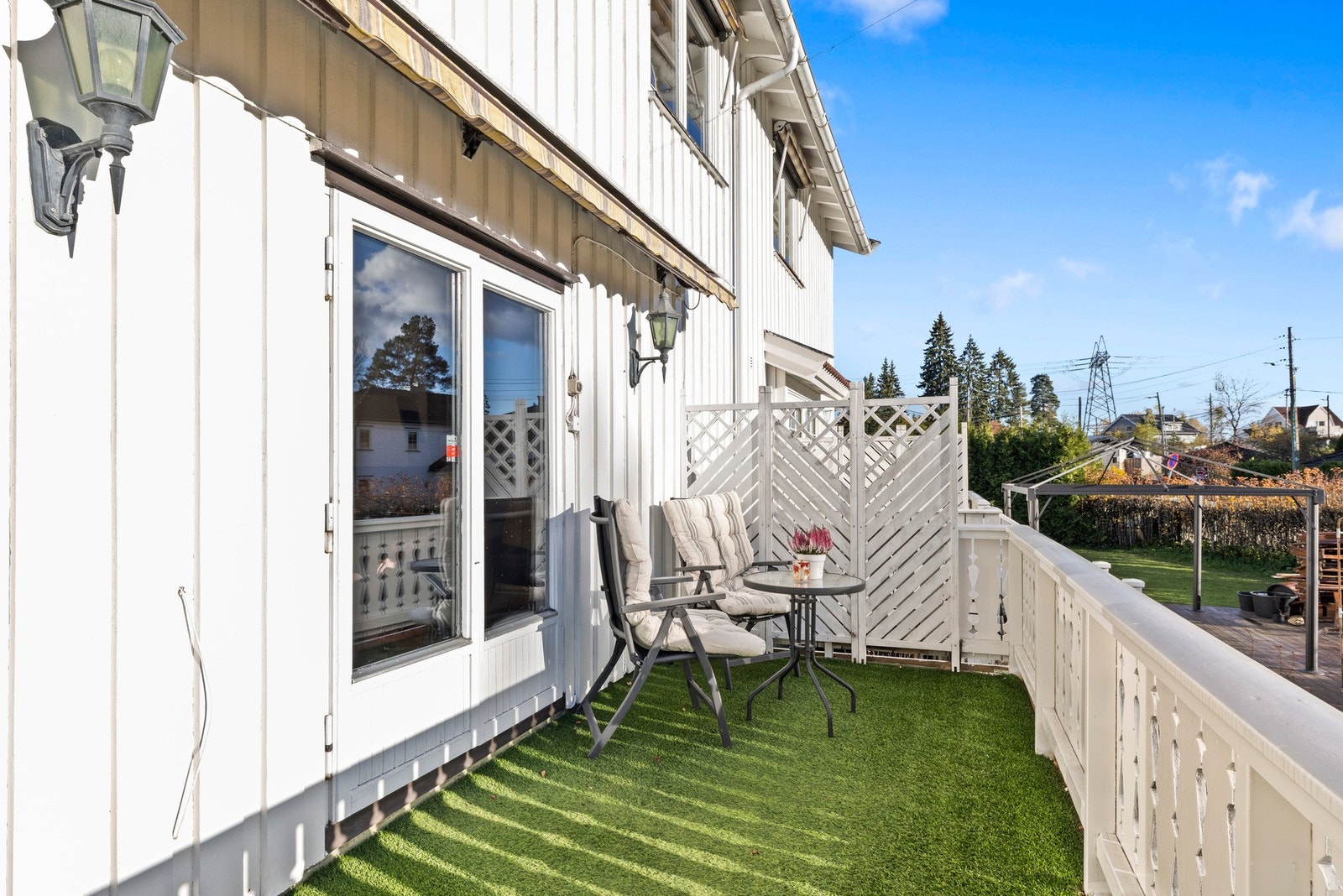 Terrassen er på ca. 10 m² og vender mot sydvest Galleribilde