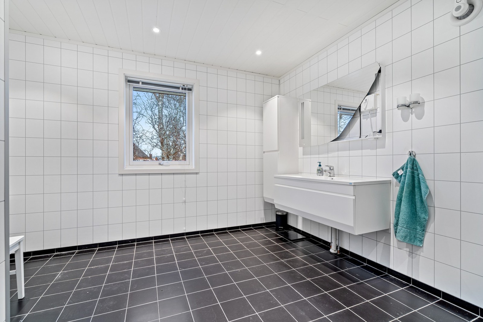 Flislagt gulv med varmekabler - gir komfort året rundt Galleribilde