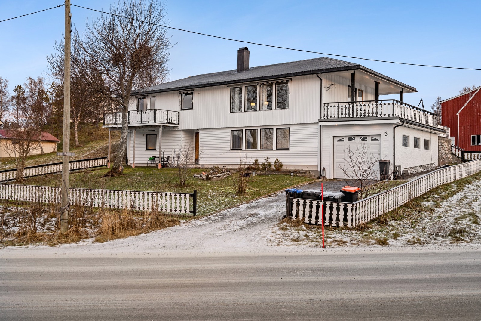 EiendomsMegler 1 v/ Bente Norhild Larsen har gleden av å ønske velkommen til Revegårdsveien 3 som har en sentral beliggenhet på Evenskjer -Foto: EFKT Galleribilde