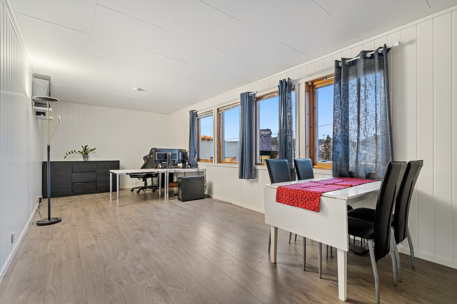 Rommet brukes som stue i underetasjen - ikke omsøkt for varig opphold Galleribilde