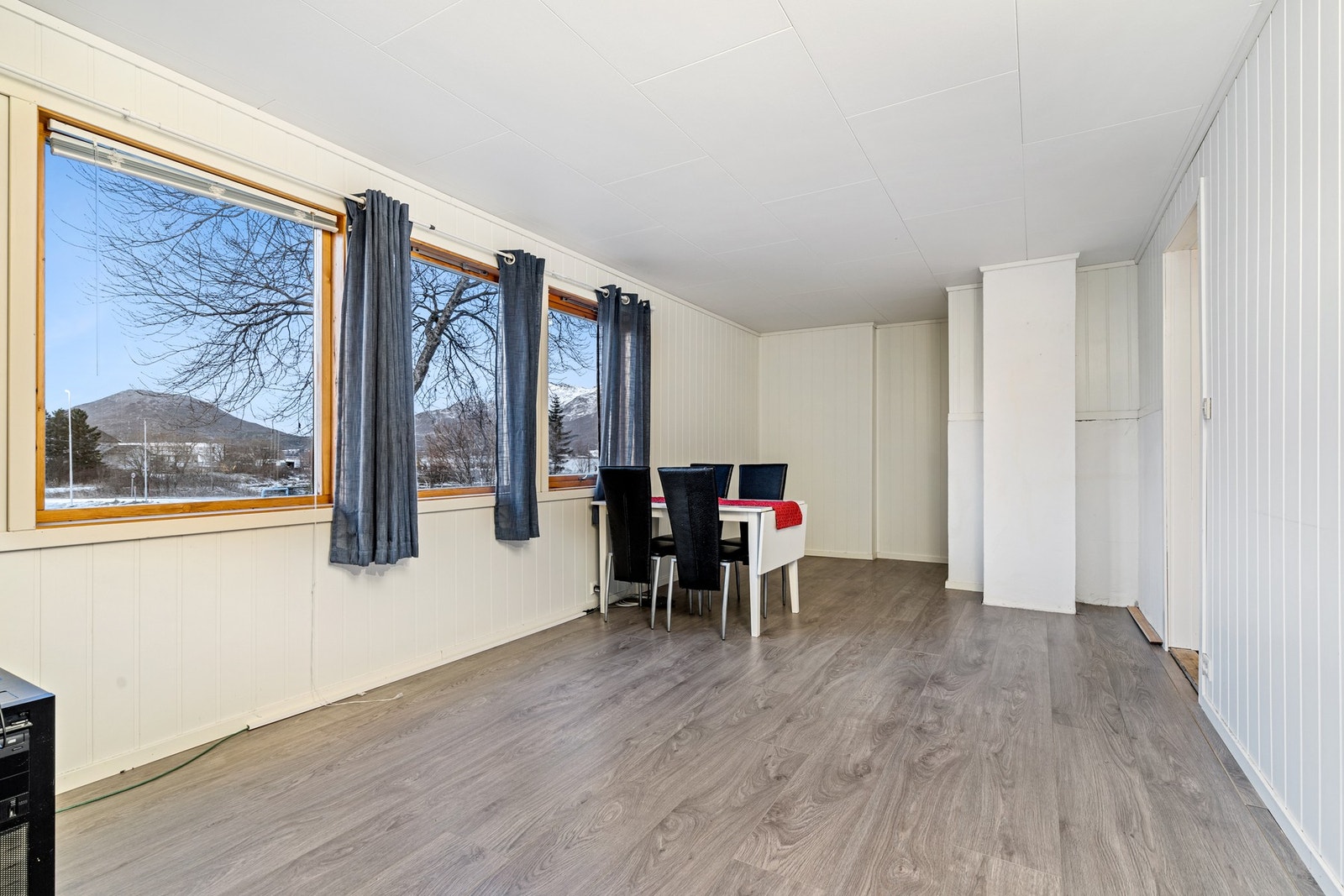 Rommet brukes som stue i underetasjen - ikke omsøkt for varig opphold Galleribilde