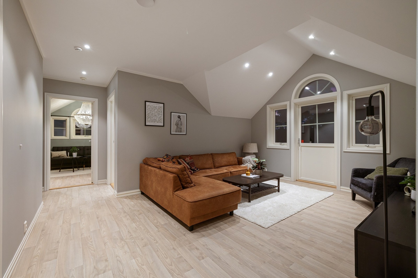 Med både stue, bad og tre soverom kan andre etasje gjerne være barnas helt egen etasje. Galleribilde