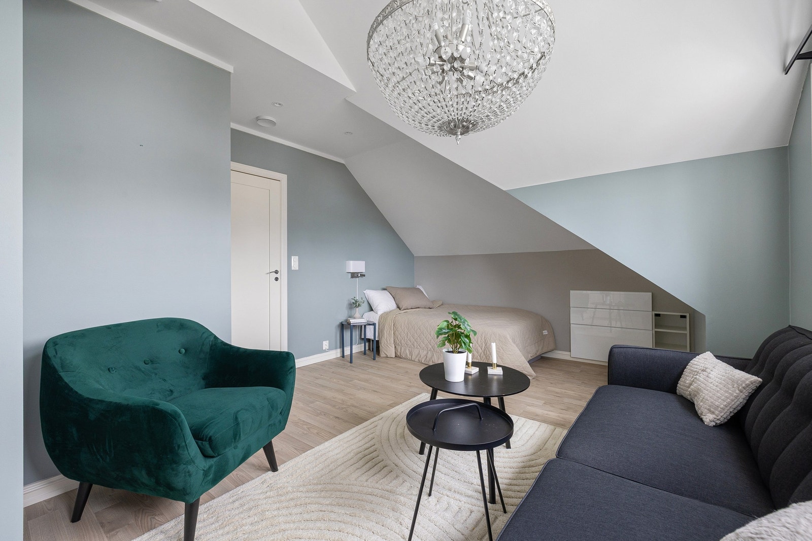 Soverommenes store areal gir barna meget gode muligheter for individuelt opphold i egne omgivelser. Galleribilde