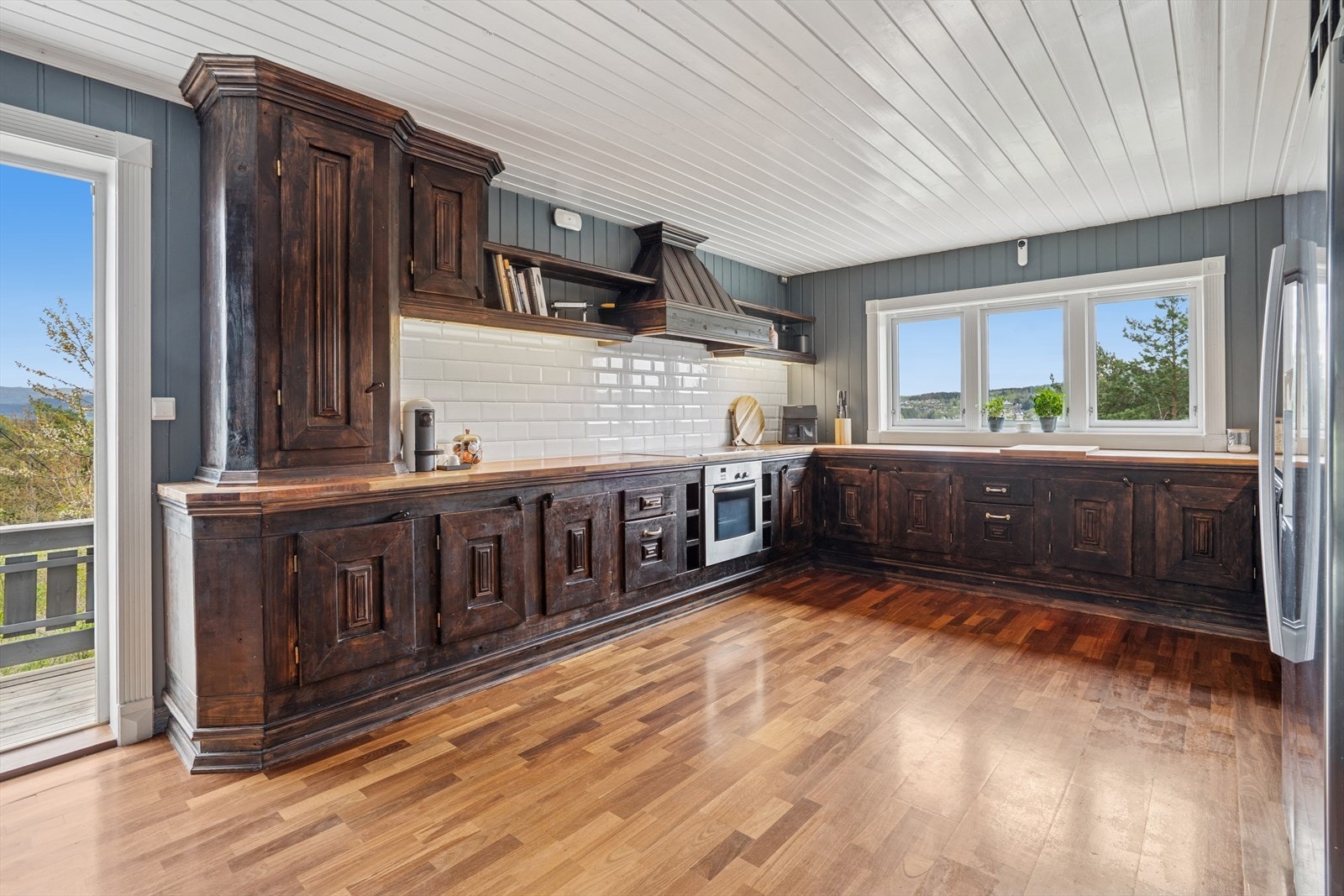 Håndbygget kjøkken med særpreg. Galleribilde