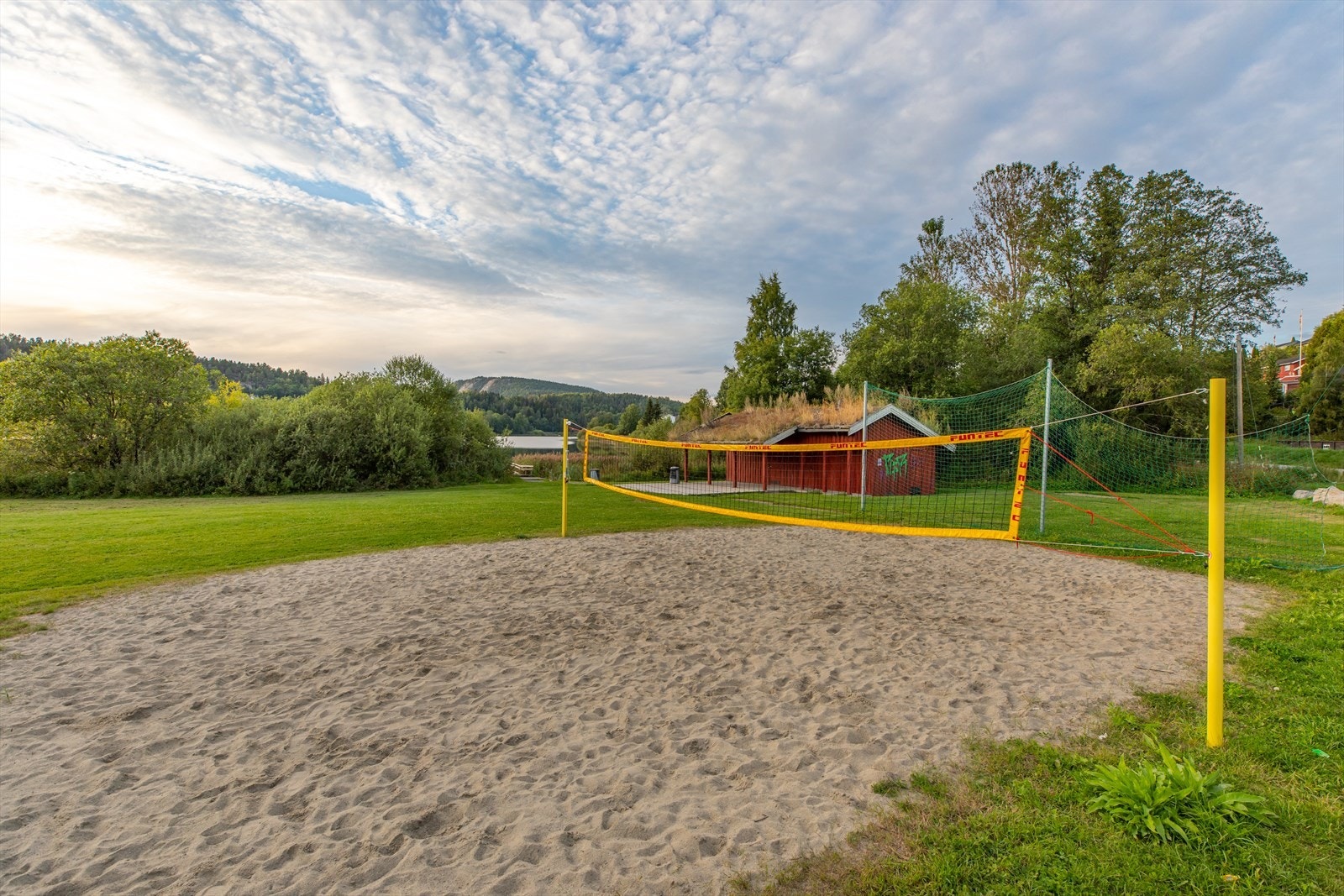 I Kloppedalen er det volleyballbane, Tufte-park og sykkelpark for barna. Galleribilde