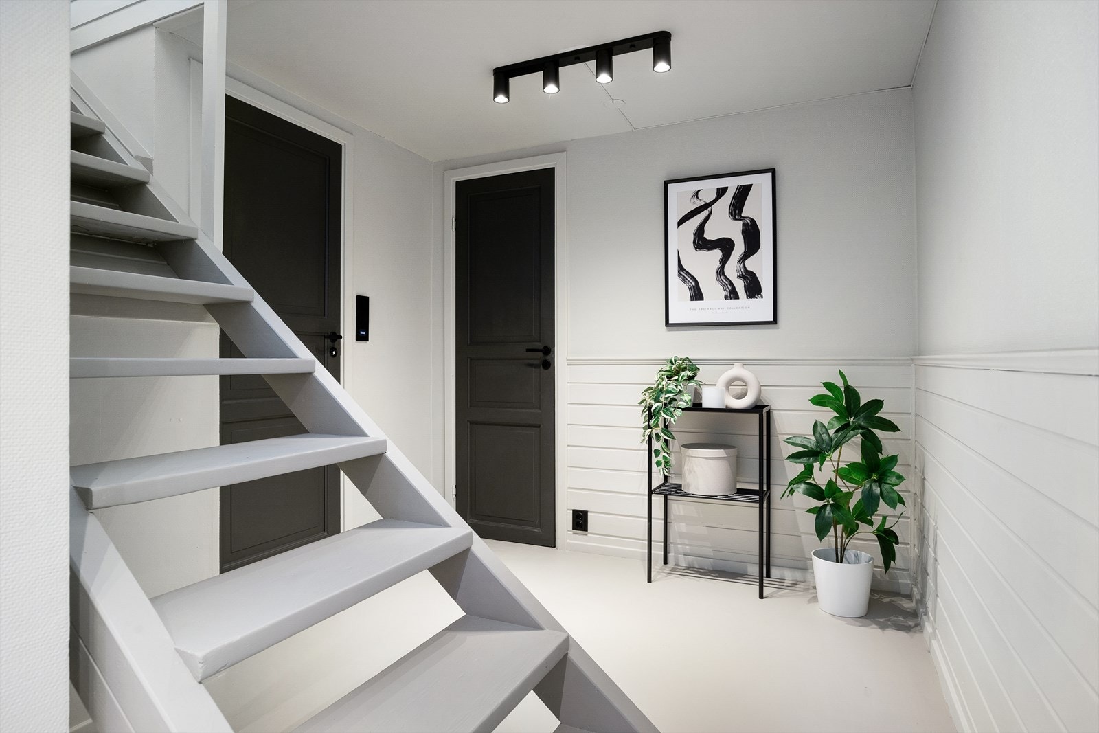 Gang i underetasjen. Galleribilde