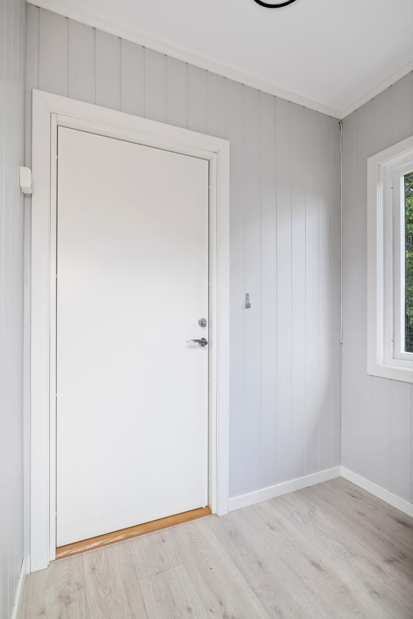 Entré med plass til oppbevaring av jakker og sko. Galleribilde