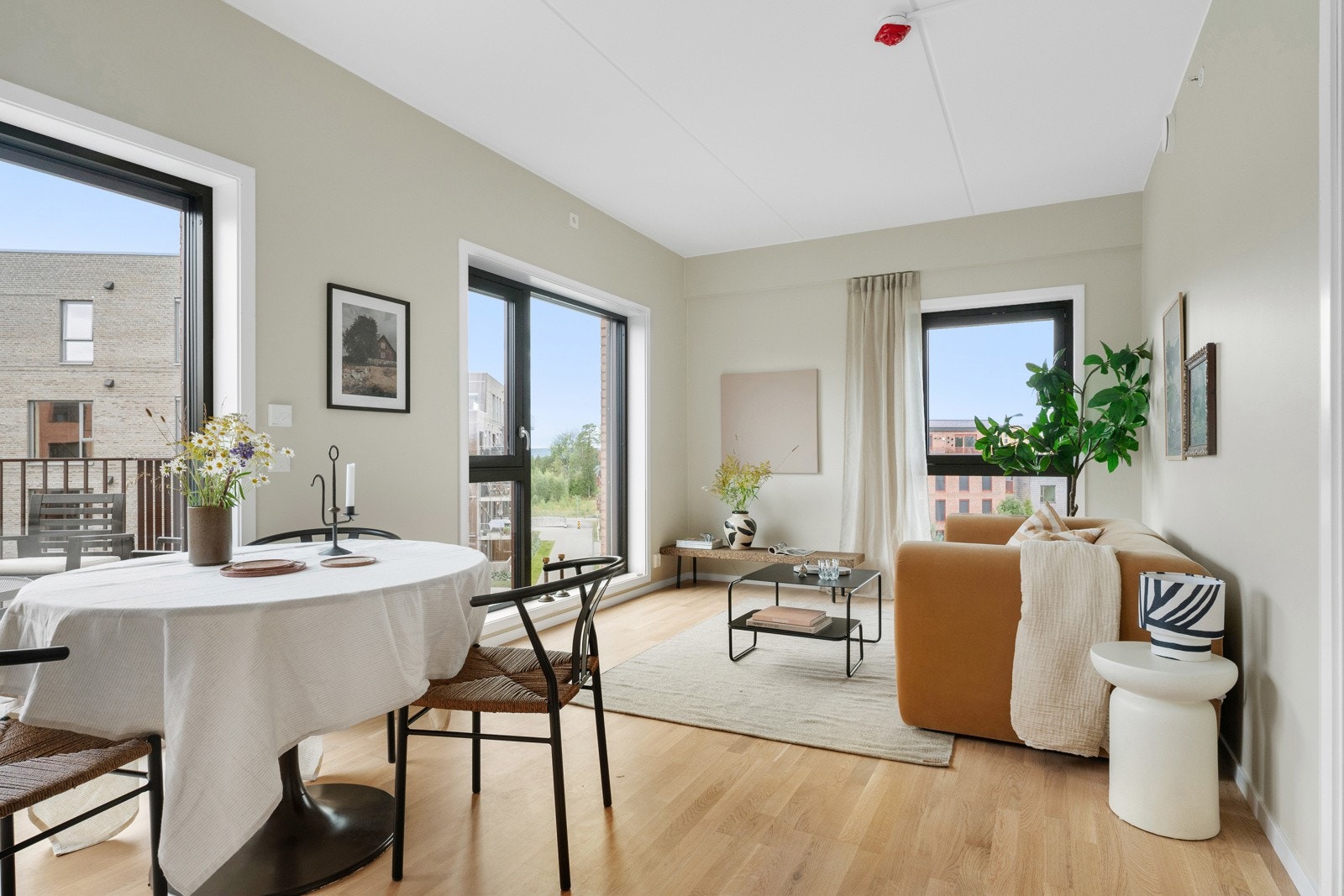 Topp-/hjørneleilighet med sørvestvendt balkong med ypperlige solforhold, heis og mulighet for kjøp/leie av garasjeplass Galleribilde