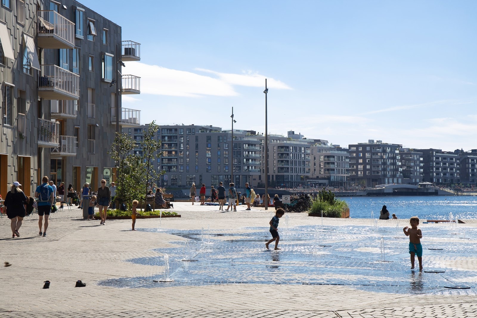 Nærområdet. Kort vei til Munch brygge og Oslobukta som byr på bading, flott arkitektur samt spennende kultur- og matopplevelser. Galleribilde