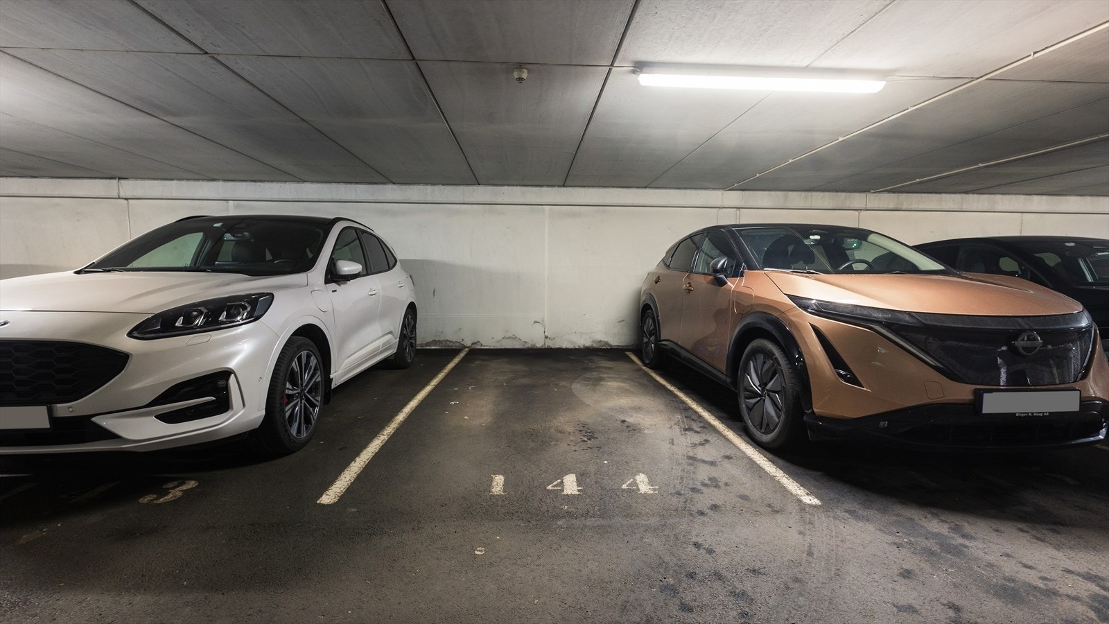 Det er også muligheter for å installere uttak for lading av El-bil på parkeringsplassene i garasjen. All bestilling skal skje gjennom styret. Galleribilde