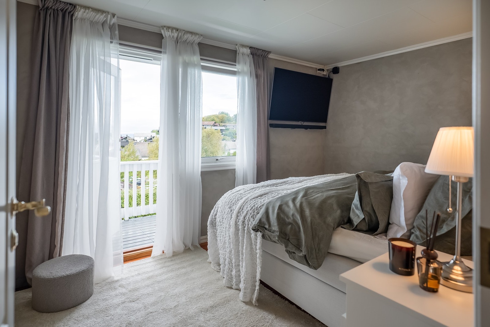 Boligen har totalt 6 soverom.