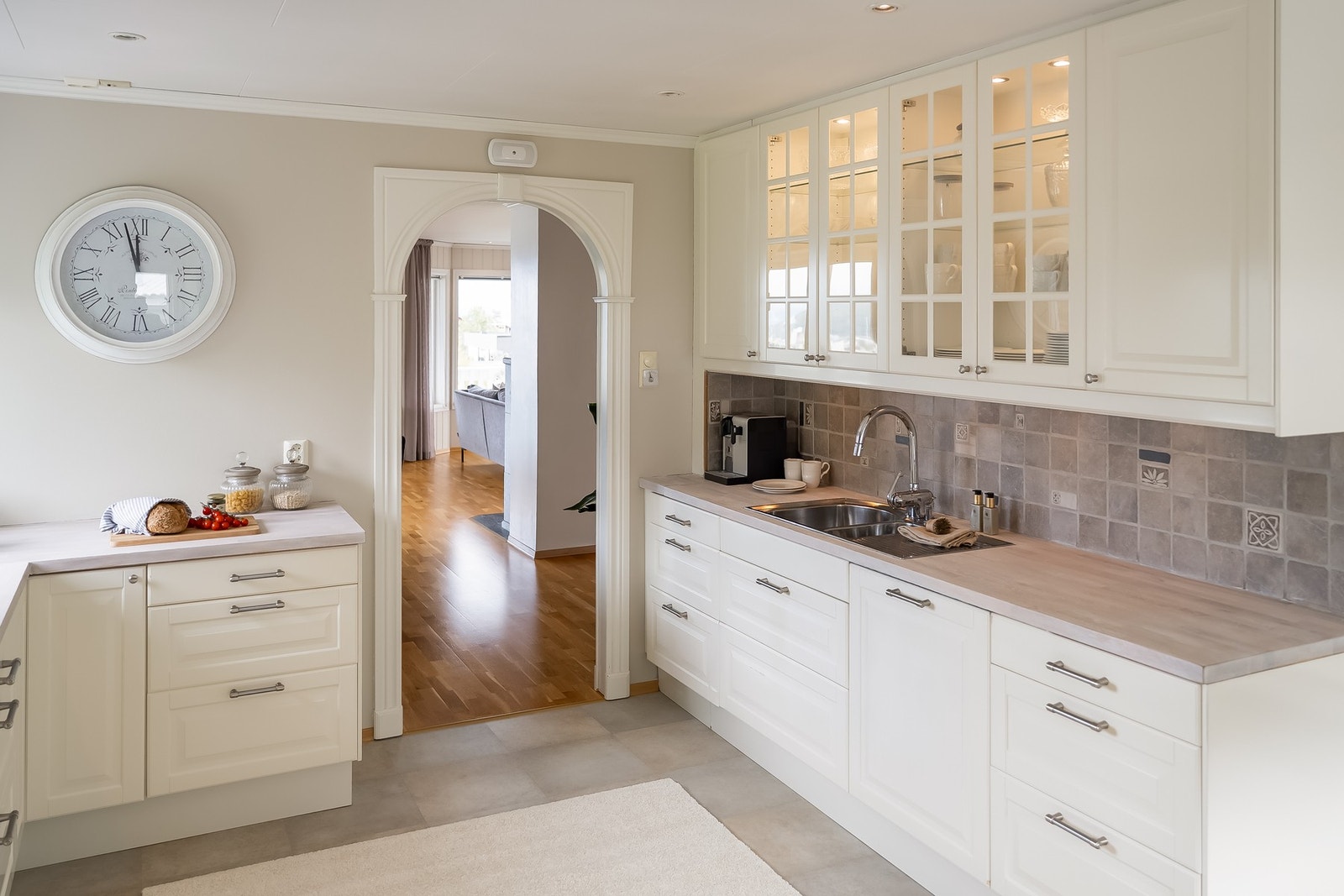 Integrerte hvitevarer medfølger i handelen.