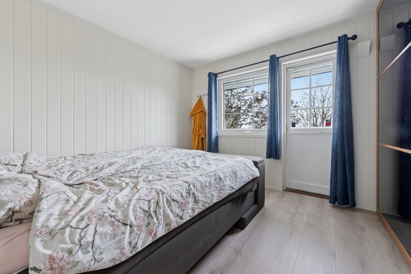 Hovedsoverommet har plass til dobbeltseng med tilhørende møblement. Galleribilde