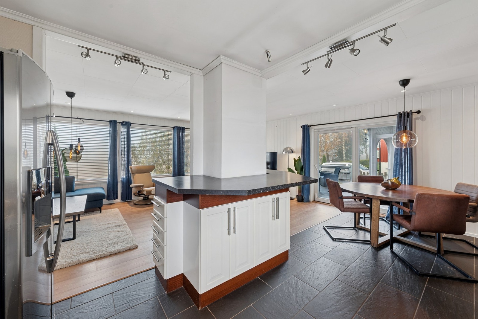 Rommet har flislagt gulv med varme for ekstra komfort. Galleribilde