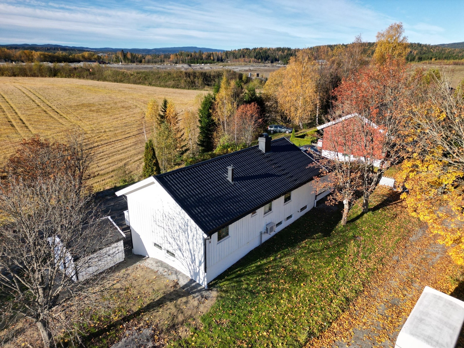 I nærheten finner man flere lekeplasser, grøntområder og idrettsanlegg. Galleribilde