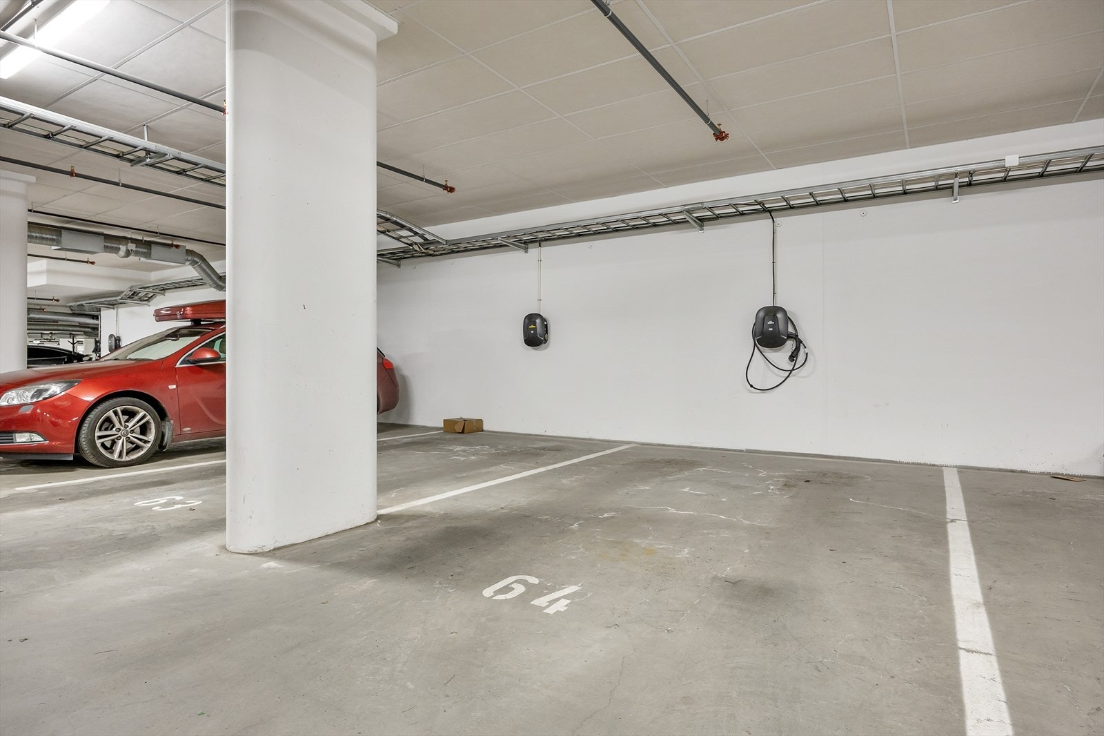 Det medfølger en parkeringsplass i felles garasjeanlegg. Galleribilde