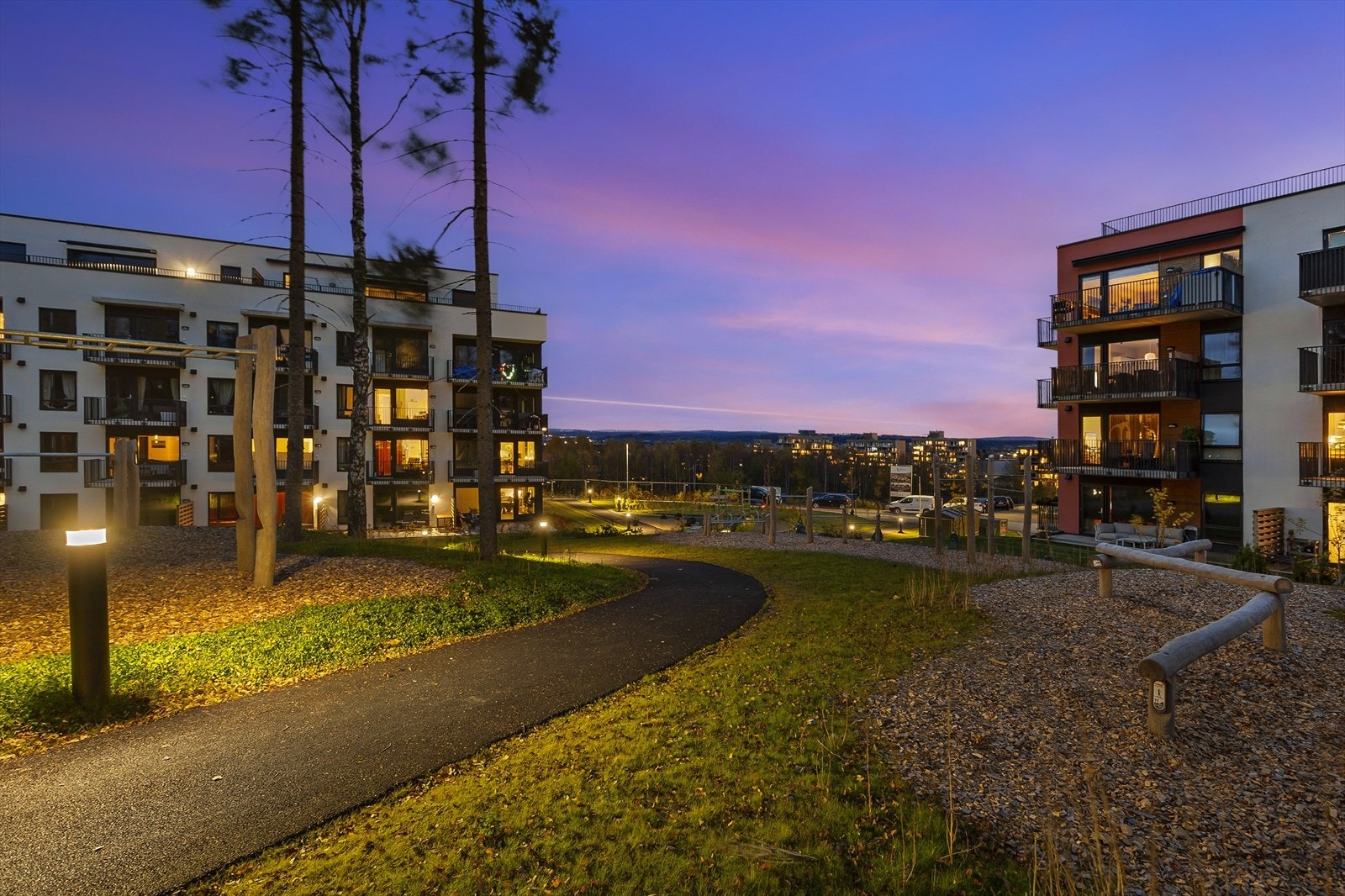 Kveldsbilder av fellesarealer. Galleribilde