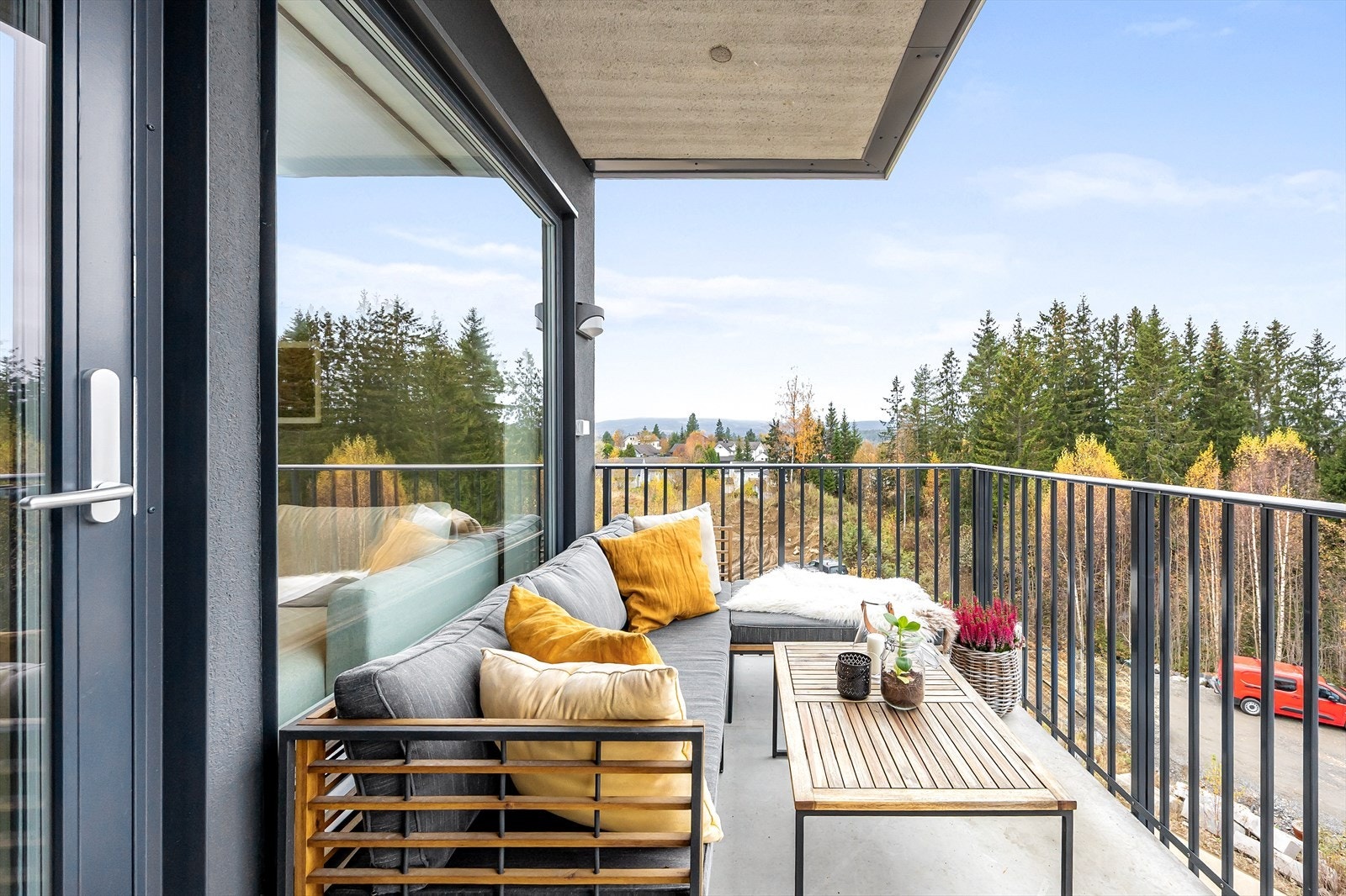 Balkongen er på 7m² og har plass til utemøbler og grill. Galleribilde