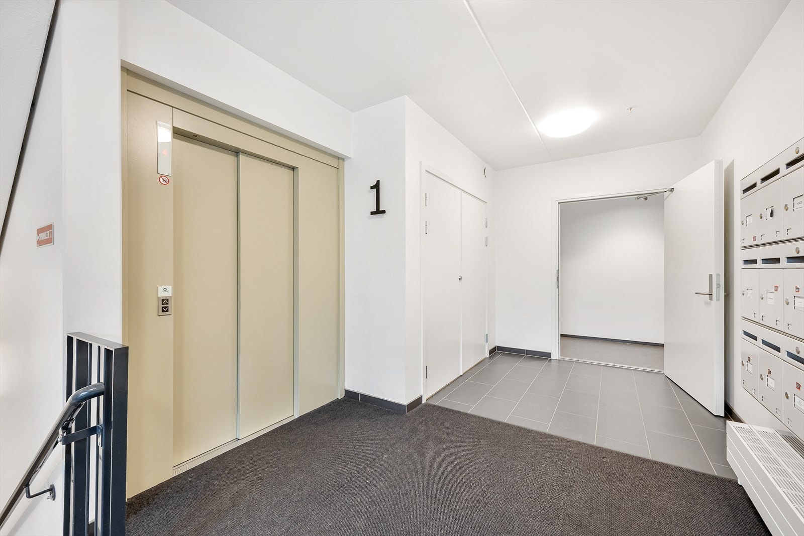 Det er heis i bygget. Galleribilde