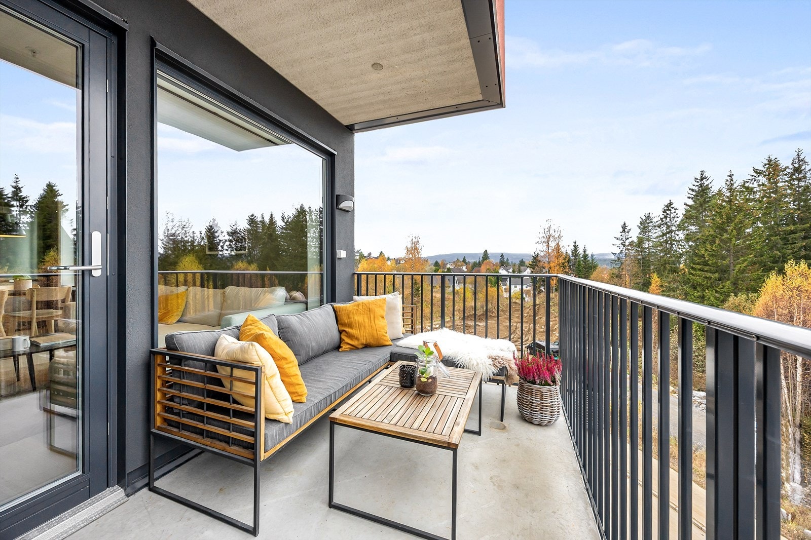 Leiligheten er fra 2022 og holder en gjennomgående høy standard. Galleribilde