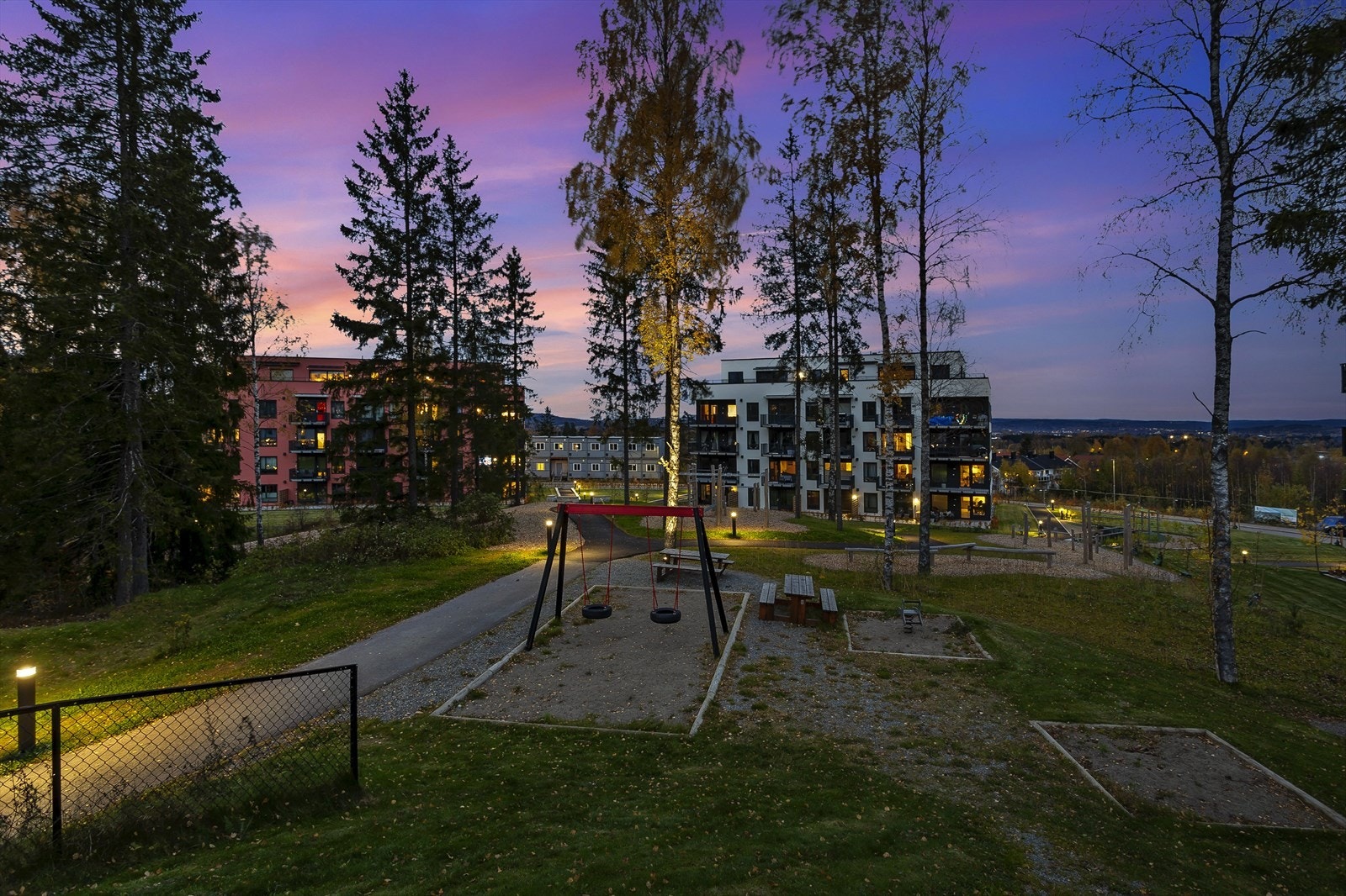 Kveldsbilder av fellesarealer. Galleribilde