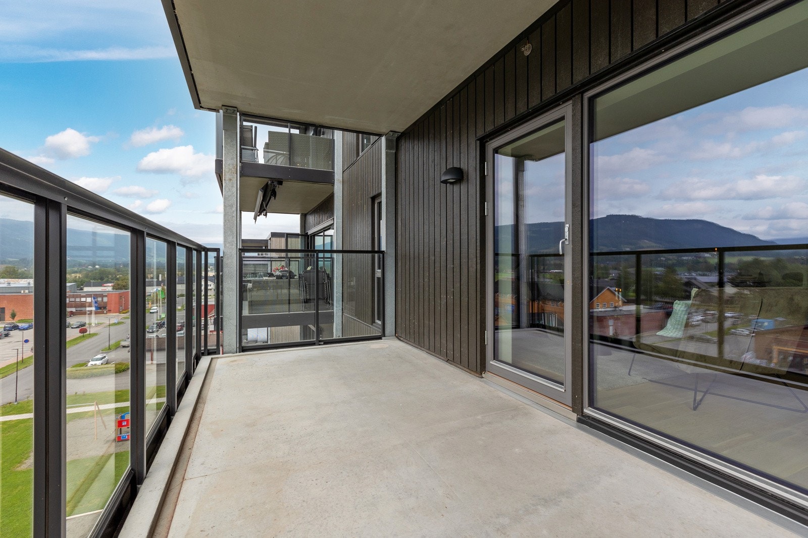 Stor solrik balkong Galleribilde