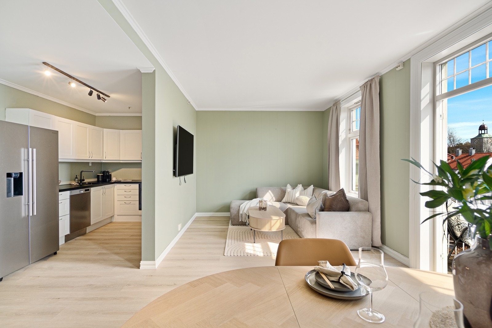 Leiligheten har en gjennomgående god standard og pene overflater. Galleribilde