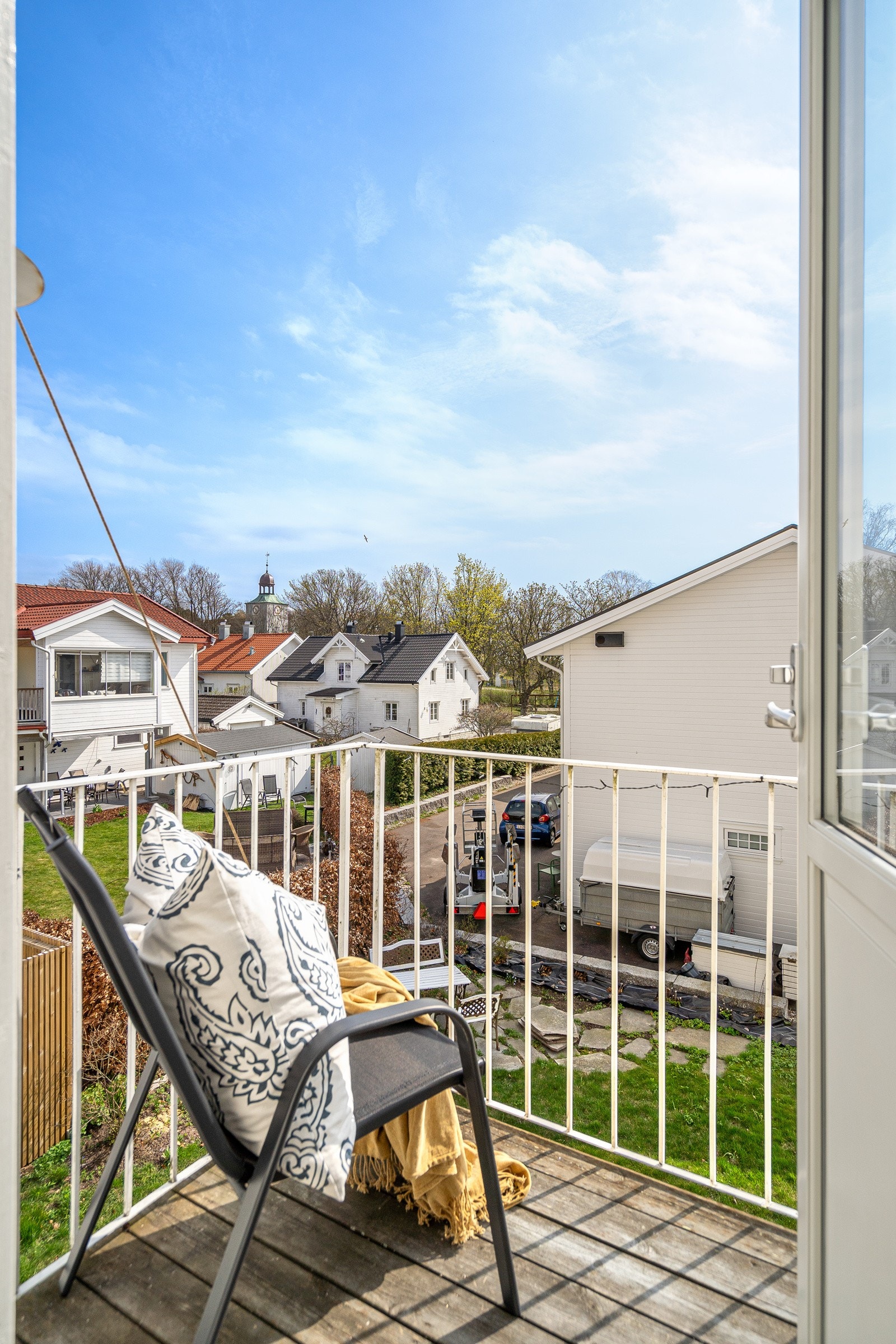 Fra stuen er det utgang til balkong med flott utsikt. Galleribilde