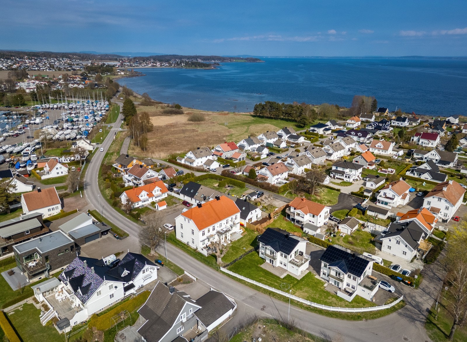 Gangavstand til dagligvare og Tolvsrødsenteret med flere servicetilbud. Galleribilde