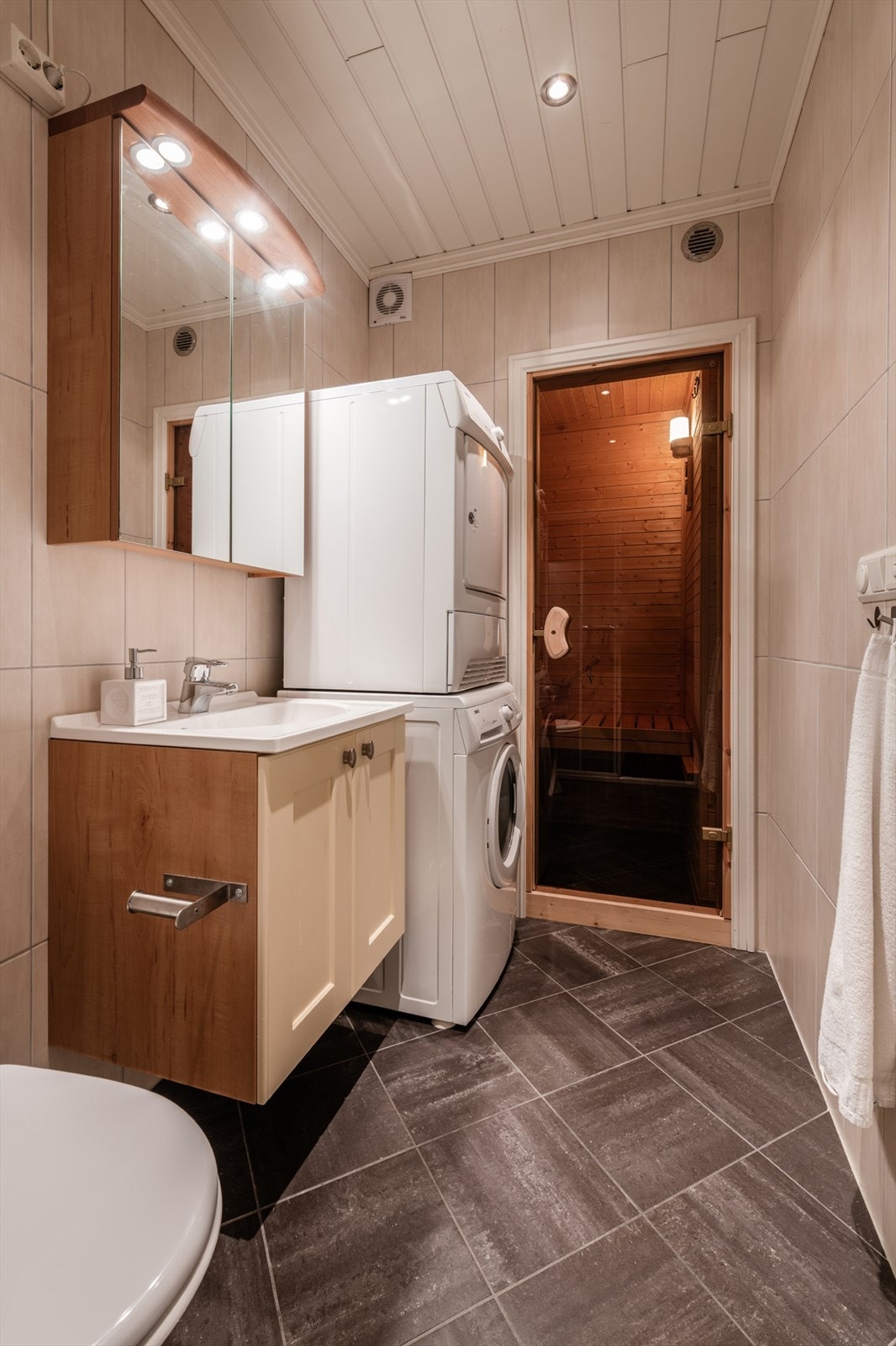 Pent flislagt bad med badstue! Galleribilde